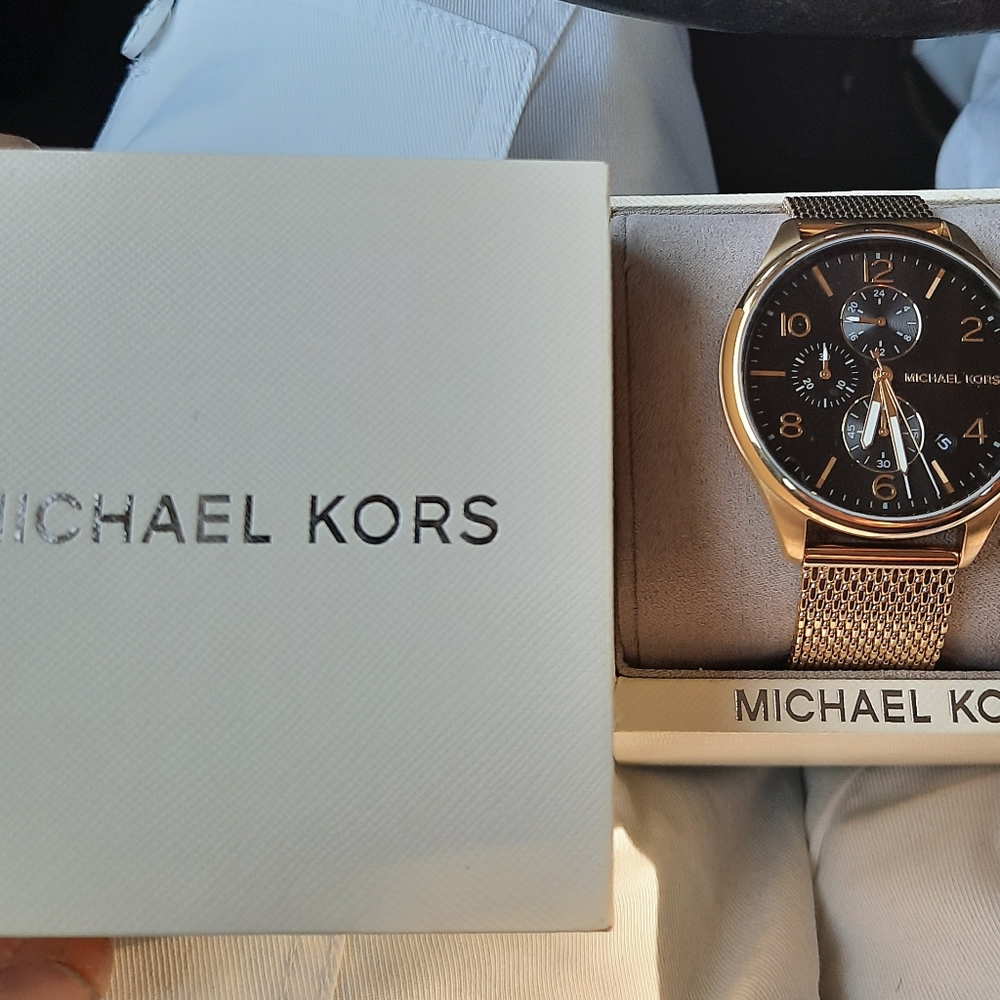 Watch - Picture 3 of 3